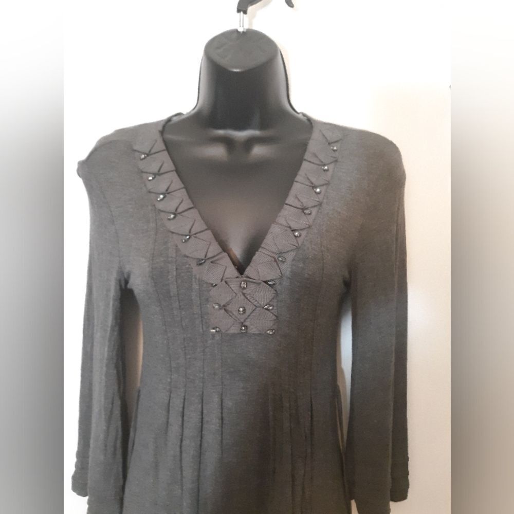 New York and Company v neck dress - Picture 4 of 4